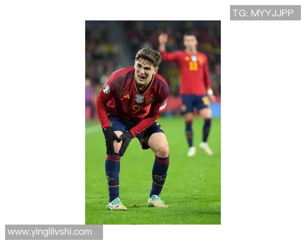 足球明星精彩瞬间头部特写展现运动魅力与激情的完美结合